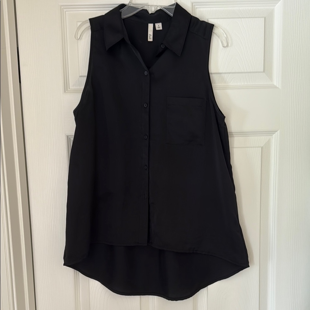 Black Sleeveless Button-Up blouse
